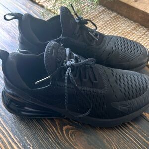 Nike 270 Black Size 6Y